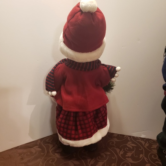 Betty Blizzard Christmas Stand Alone Door Greeter - Picture 2 of 4